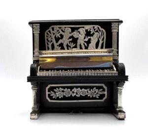 Pianoforte legno e argento Sacchetti modello in scala - Gioielleria De Vitis Sabaudia