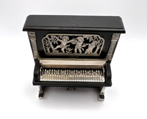 Pianoforte legno e argento Sacchetti modello in scala - Gioielleria De Vitis Sabaudia