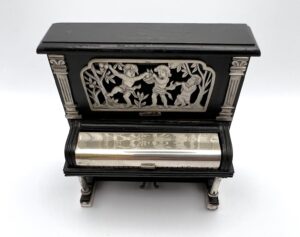 Pianoforte legno e argento Sacchetti modello in scala - Gioielleria De Vitis Sabaudia