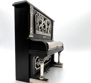 Pianoforte legno e argento Sacchetti modello in scala - Gioielleria De Vitis Sabaudia