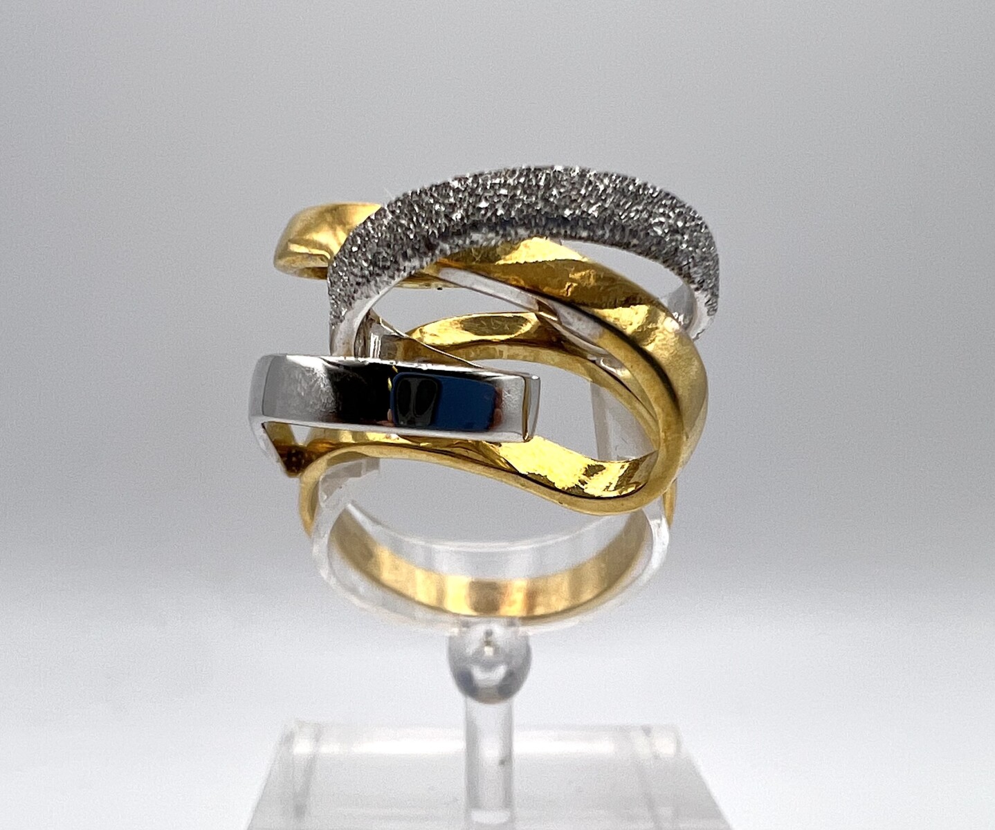 Twisted ring in yellow and white gold Gioielleria De Vitis