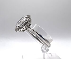 Anello in oro bianco 18 kt. con zirconi bianchi - Gioielleria De Vitis Sabaudia