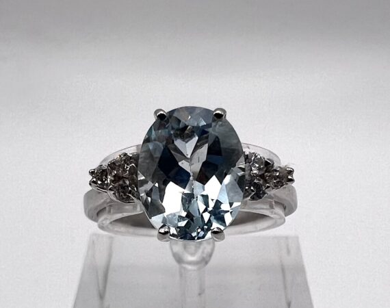 Anello in oro bianco 18 kt. con zirconi e topazio azzurro - Gioielleria De Vitis Sabaudia