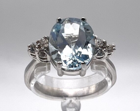 Anello in oro bianco 18 kt. con zirconi e topazio azzurro - Gioielleria De Vitis Sabaudia