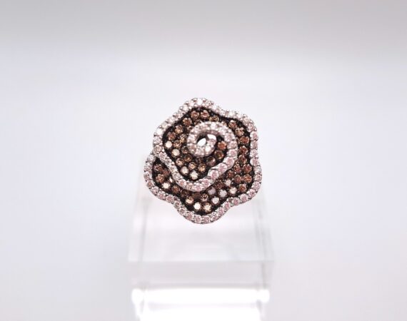 Anello a fiore in oro bianco con diamanti bianchi e brown - Gioielleria De Vitis Sabaudia