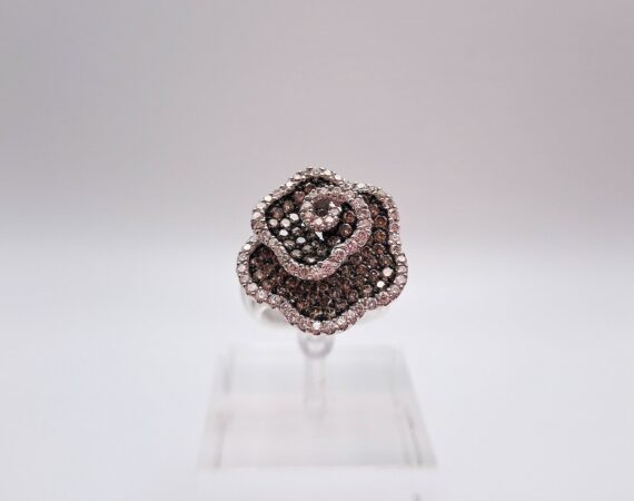 Anello a fiore in oro bianco con diamanti bianchi e brown - Gioielleria De Vitis Sabaudia 1
