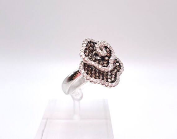 Anello a fiore in oro bianco con diamanti bianchi e brown - Gioielleria De Vitis Sabaudia