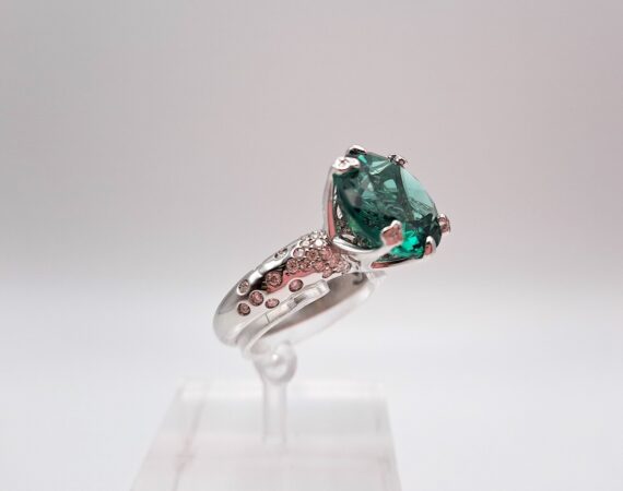 Anello in oro bianco con diamanti e ametista verde - Gioielleria De Vitis Sabaudia