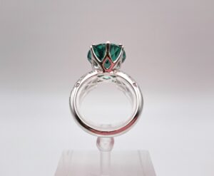 Anello in oro bianco con diamanti e ametista verde - Gioielleria De Vitis Sabaudia