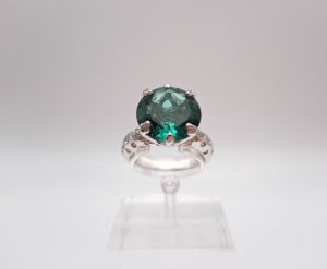 Anello in oro bianco con diamanti e ametista verde - Gioielleria De Vitis Sabaudia