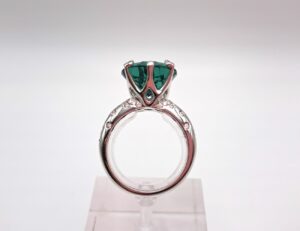 Anello in oro bianco con diamanti e ametista verde - Gioielleria De Vitis Sabaudia