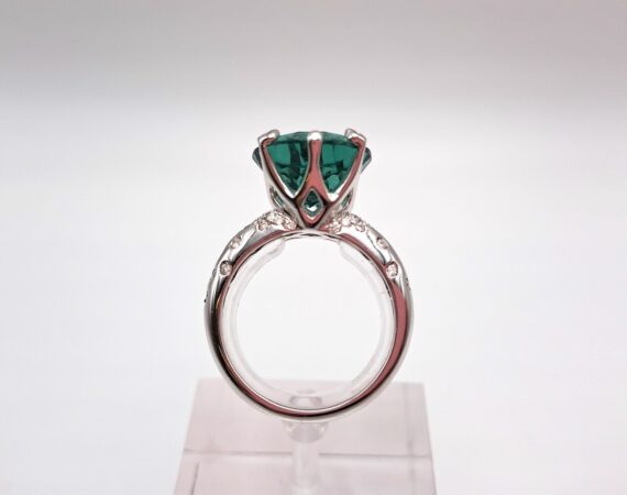 Anello in oro bianco con diamanti e ametista verde - Gioielleria De Vitis Sabaudia