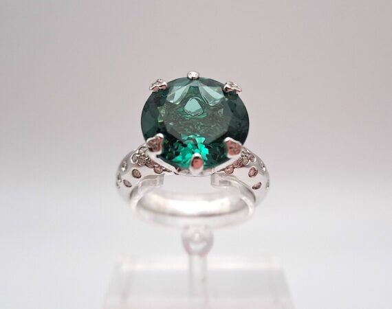 Anello in oro bianco con diamanti e ametista verde - Gioielleria De Vitis Sabaudia