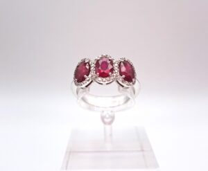 Anello in oro bianco diamanti e rubini - Gioielleria De Vitis Sabaudia
