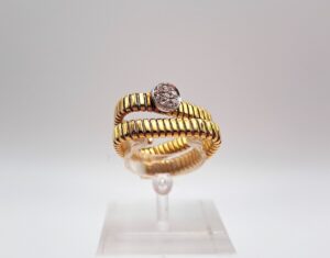 Anello in oro giallo e oro bianco e diamanti K di Kuore - Gioielleria De Vitis Sabaudia