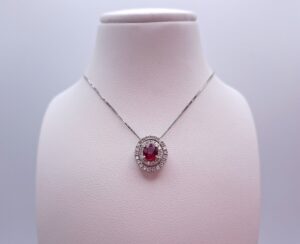 Girocollo in oro bianco con ciondolo oro bianco diamanti e rubino - Gioielleria De Vitis Sabaudia 1