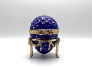 Uovo Fabergé in smalto con orologio e supporto - Gioielleria De Vitis Sabaudia - dettaglio aperto