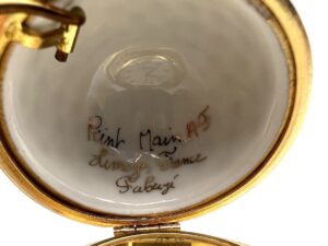 Uovo Fabergé in smalto con orologio e supporto - Gioielleria De Vitis Sabaudia - dettaglio aperto