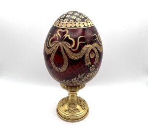 Uovo Ribbon Fabergé dettaglio base - Gioielleria De Vitis Sabaudia