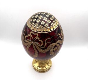 Uovo Ribbon Fabergé dettaglio base - Gioielleria De Vitis Sabaudia