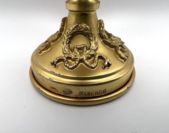 Uovo Ribbon Fabergé dettaglio base - Gioielleria De Vitis Sabaudia