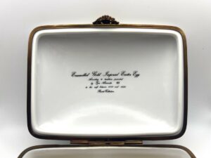 Scatola portacarte da gioco Fabergé in ceramica di Limoges 9 - Gioielleria De Vitis Sabaudia